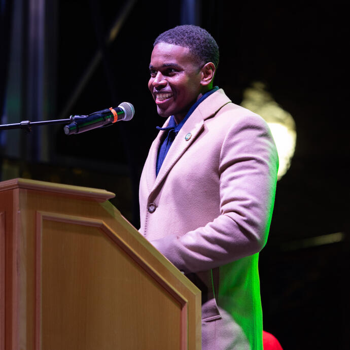 Mayor Phillip Jones happily speaking to the crowd at Lights at the Fountain